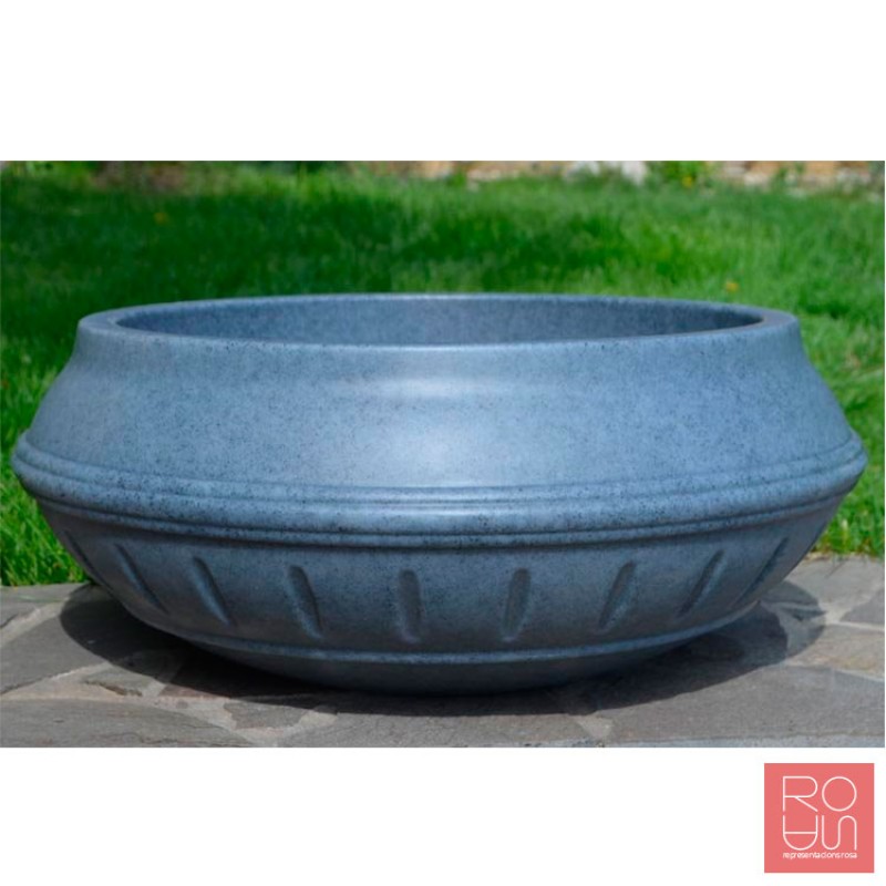 Jardinera de polietilè amb suport M600